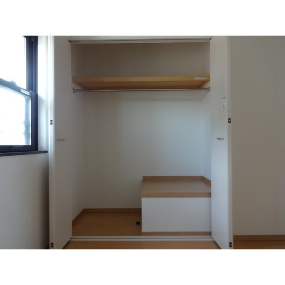 クレール新治　Ａの収納|こまごまとしたものを収納できそうですね