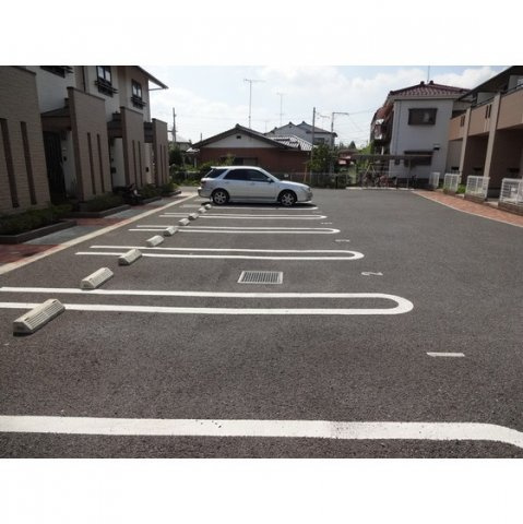 クレール新治　Ａの駐車場|駐車場があるので、車を買う予定の方も安心です