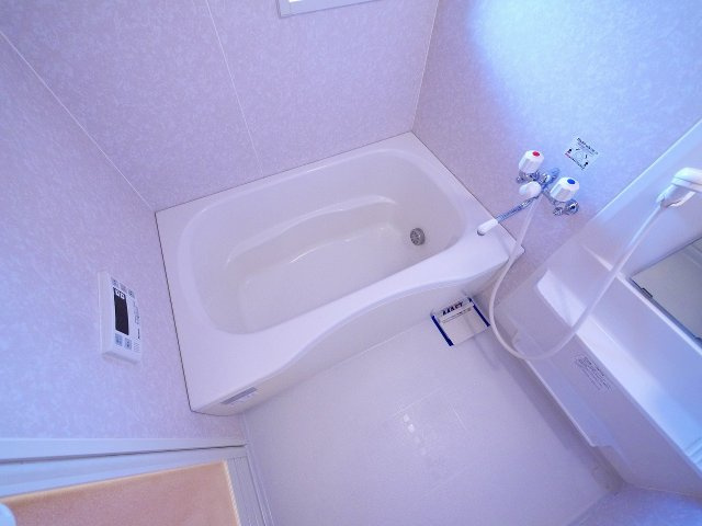 フリージア大安寺の浴室|落ち着いた空間のお風呂です