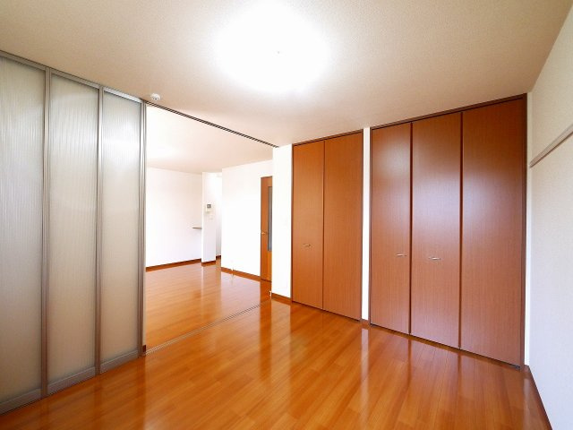 フリージア大安寺の寝室|落ち着いた色調の寝室です