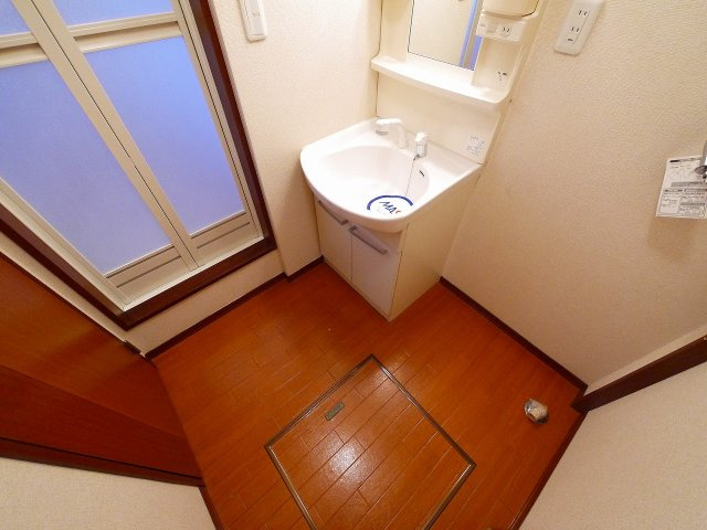 フリージア大安寺の洗面所|ゆったりとスペースのある洗面所