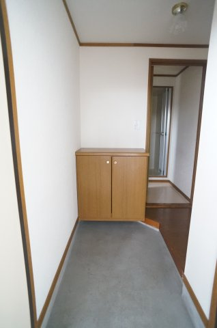 村上マンションの玄関