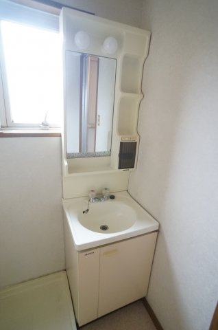 村上マンションの独立洗面台