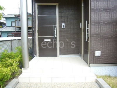 【エントランス】 | シャーメゾン園部 | 落ち着いたエントランスです