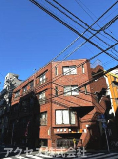 【外観】 | レトロなデザインではありますが鉄筋コンの強固な印象の建物