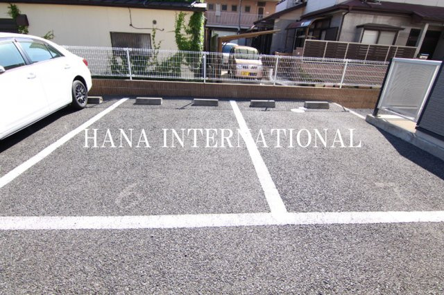 サンクフルコートの駐車場