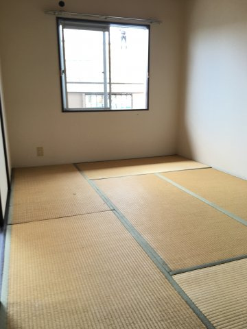 前山ハイツ　B棟の寝室|使い勝手のいい寝室です