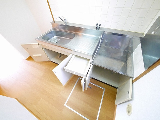 グリーンコーポＵのキッチン|コンパクトなキッチンで掃除もラクラク