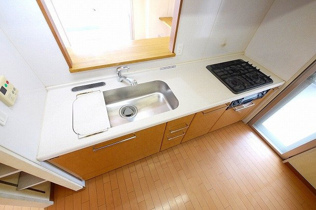 セレナハイム新大宮セントラルステージのキッチン|コンパクトなキッチンで掃除もラクラク