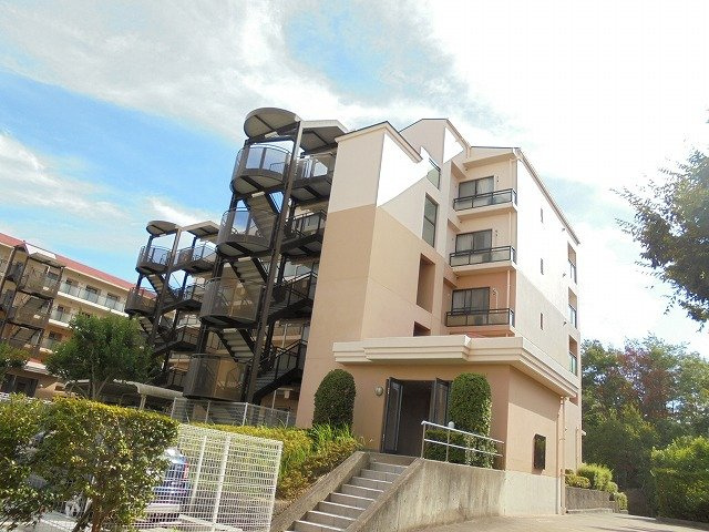 東急ドエル・アルス三田ウッディタウン中央Ｆ棟の外観