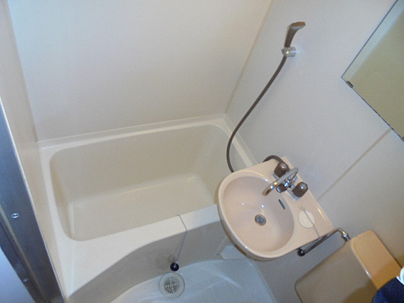 シャトレ春日野道の浴室