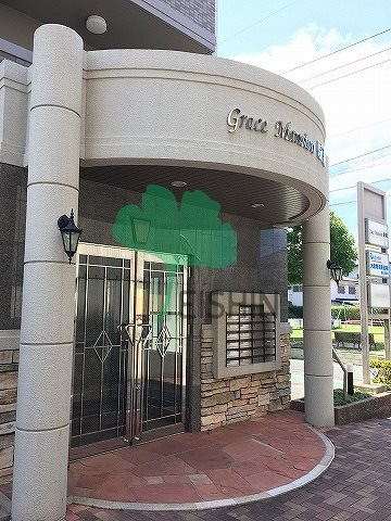 グレイスマンション駅南のエントランス