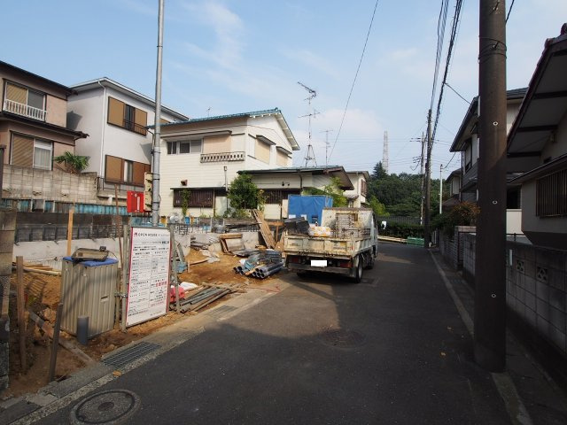 保土ヶ谷区新井町 全２棟新築戸建て【成約】の前面道路含む現地写真