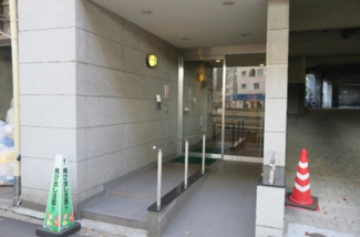 【エントランス】