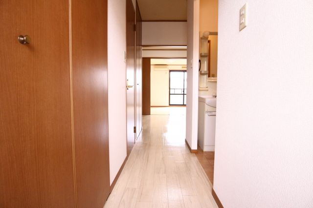ジュネスの内装