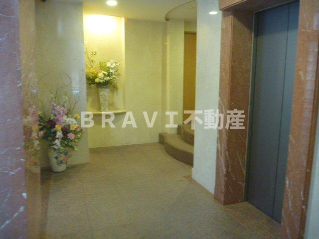 セントアミール南久宝寺　BRAVI不動産のロビー|落ち着いたロビーです