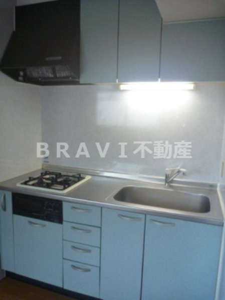 セントアミール南久宝寺　BRAVI不動産のキッチン|【セントアミール南久宝寺】コンパクトなキッチンで掃除もラクラク
