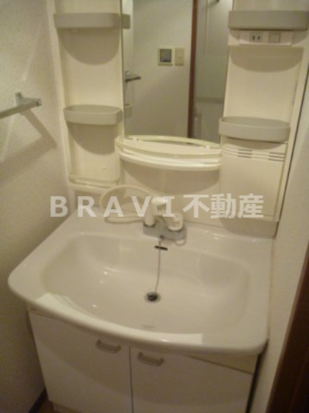 セントアミール南久宝寺　BRAVI不動産の独立洗面台|【セントアミール南久宝寺】独立洗面台、朝の身支度には欠かせません