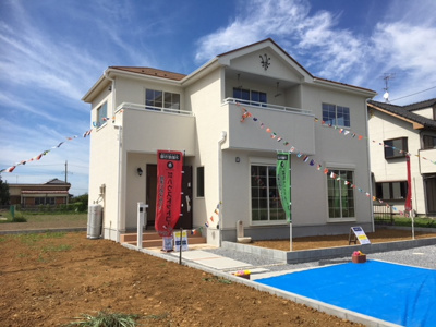 【外観】 | 鴻巣市関新田　土地広々122坪の車庫スペース5台の南道路に面す新築分譲住宅全1棟 | 物件の外観です