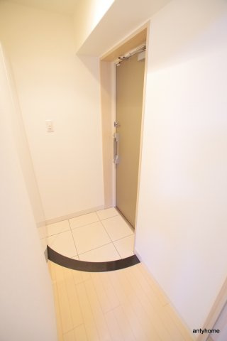 Willdo南森町　仲介手数料無料の玄関