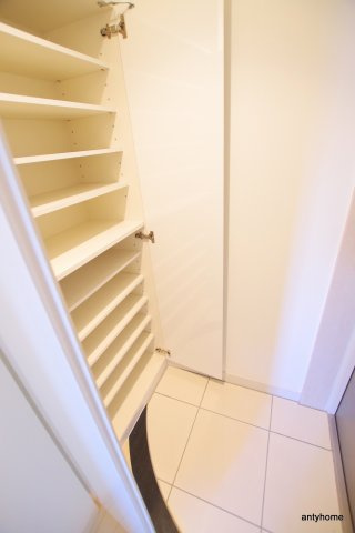 Willdo南森町　仲介手数料無料の玄関