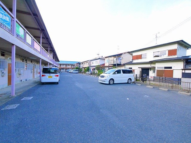 ニュー芝ハイツの駐車場