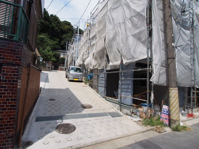 保土ヶ谷区上菅田町全５棟　新築戸建ての前面道路含む現地写真
