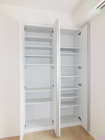 RESIDIA新御徒町の玄関|レジディア新御徒町のリビング収納です