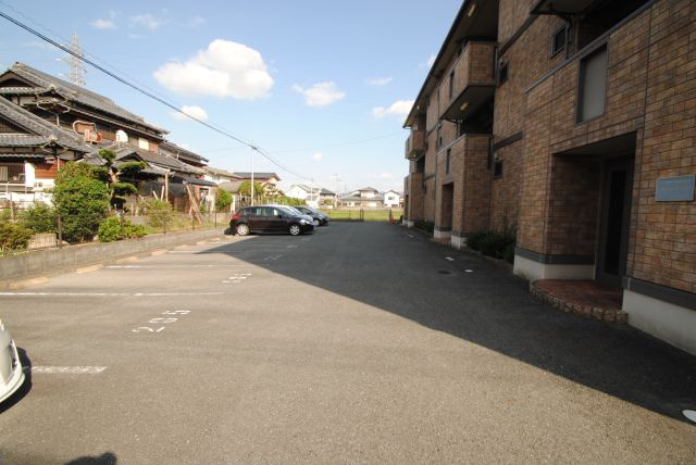 ドミールパークⅡの駐車場