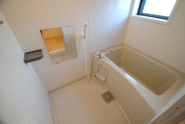 ドミールパークⅡの浴室|別室（イメージ画像）