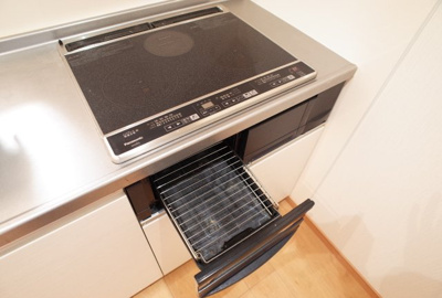 【設備】 | カーサヴィオーラ | 3口ＩＨコンロ＆グリル