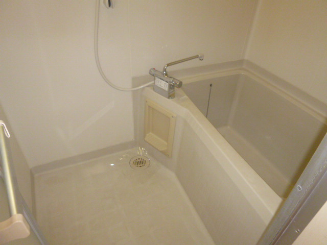 倉敷市神田３丁目のアパートの浴室