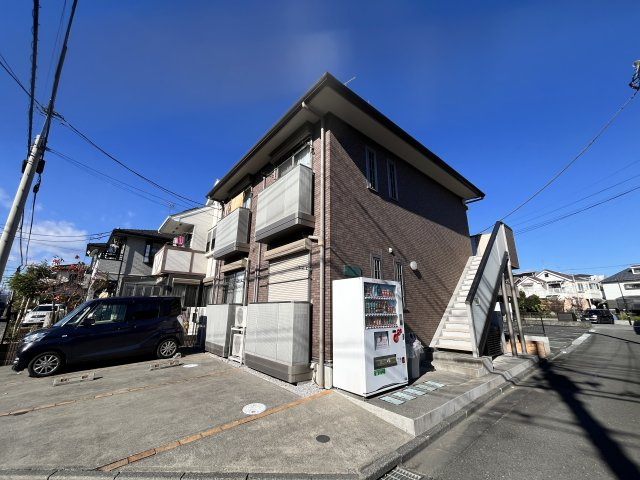 T・グラテースの外観