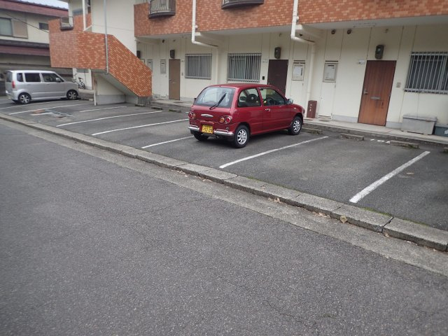 ラ・セゾンの駐車場