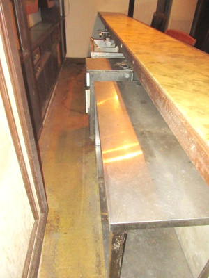 【内装】 | 北野坂沿い店舗 | カウンター内（残置物）