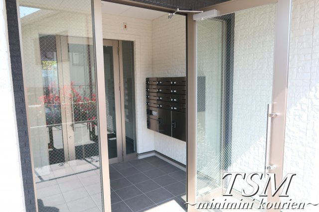 クラウディア香里ヶ丘のエントランス|宅配ＢＯＸあり