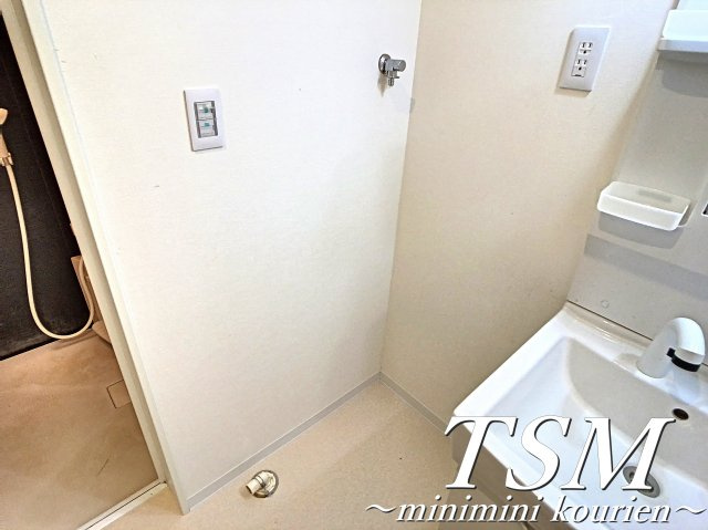 クラウディア香里ヶ丘の洗面所|洗濯機置き場