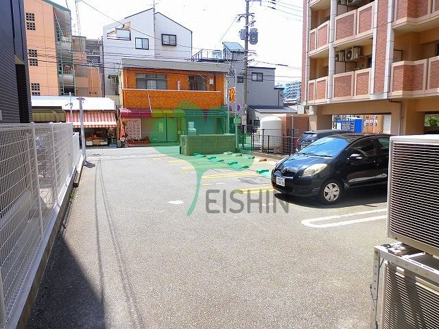 シャーメゾン東比恵の駐車場