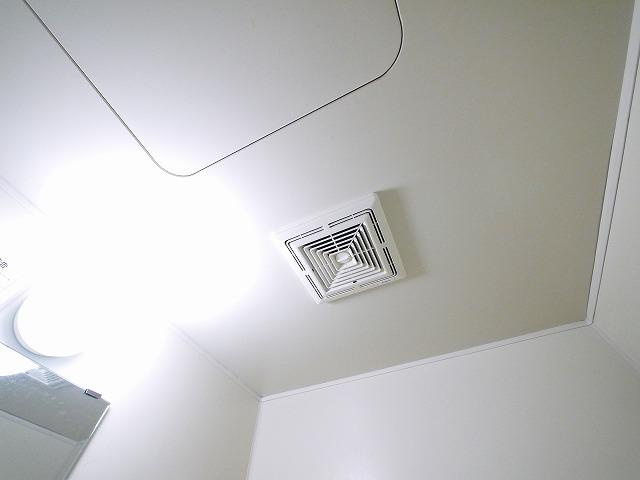 幸福マンションの設備|お風呂には換気扇もついてます。