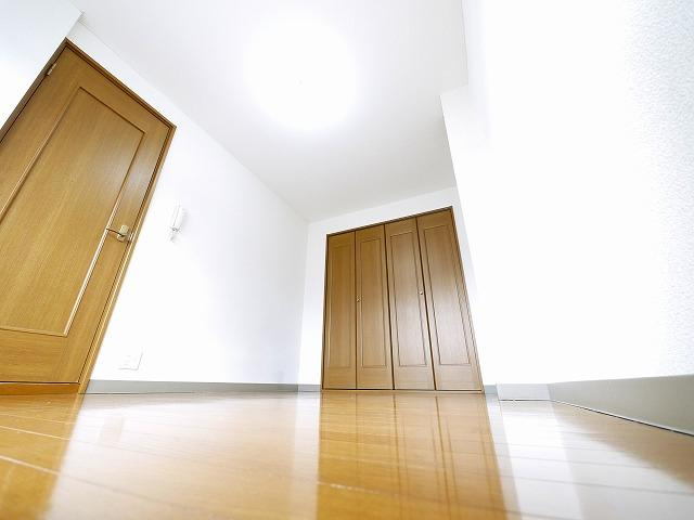 幸福マンションの寝室|明るい洋室です。