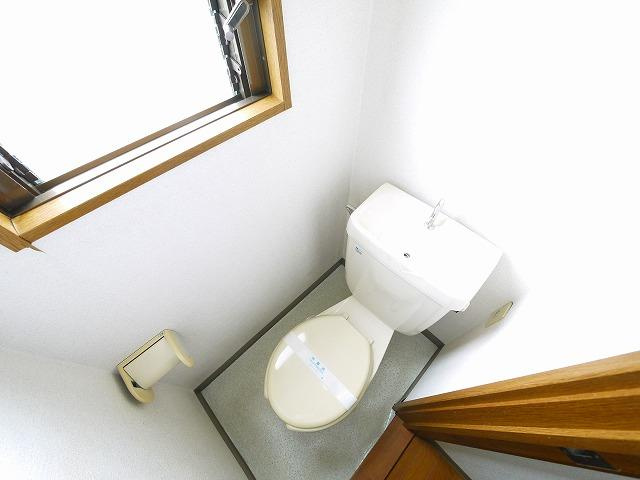 幸福マンションのトイレ|落ち着いた色調のトイレです