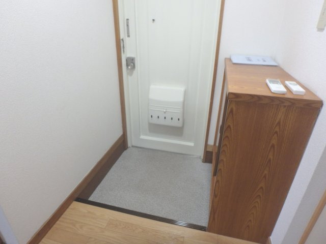 メゾン新美の玄関