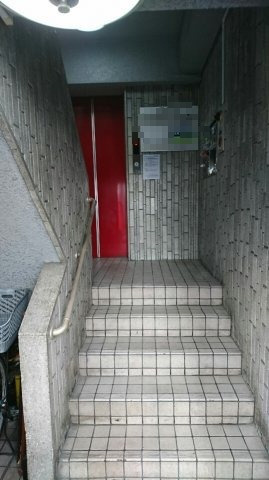 吉澤ビルのエントランス