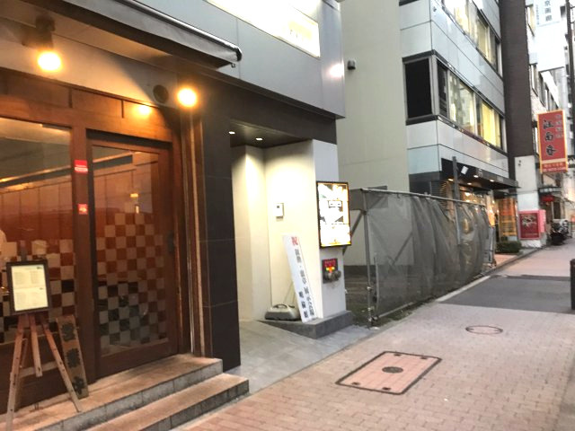 東成ビルのエントランス