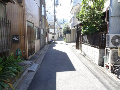 【周辺】 | 岡田貸家 | 岡田貸家　物件前　閑静な住宅街で静かな環境です！