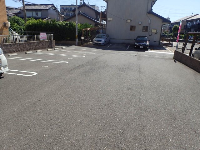 コーポさわの駐車場