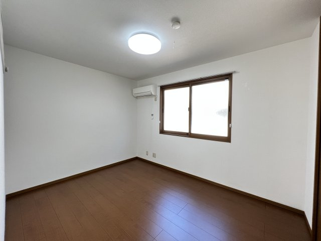 セジュールあいりすAの洋室|北洋室6帖／エアコン付き