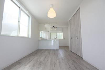 【居間・リビング】 | リヴェール | リヴェール　　　ひろびろリビングと開放感のあるキッチンです♪