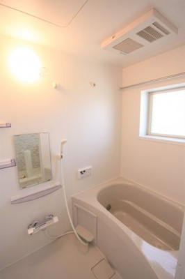 【浴室】 | リヴェール | リヴェール　　　追い焚き機能・浴室乾燥機付きユニットバスに交換しました♪換気窓もありますので、湿気対策にもバッチリです。