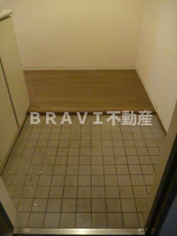 ベルンガーデン東平　BRAVI不動産の玄関|明るい玄関です